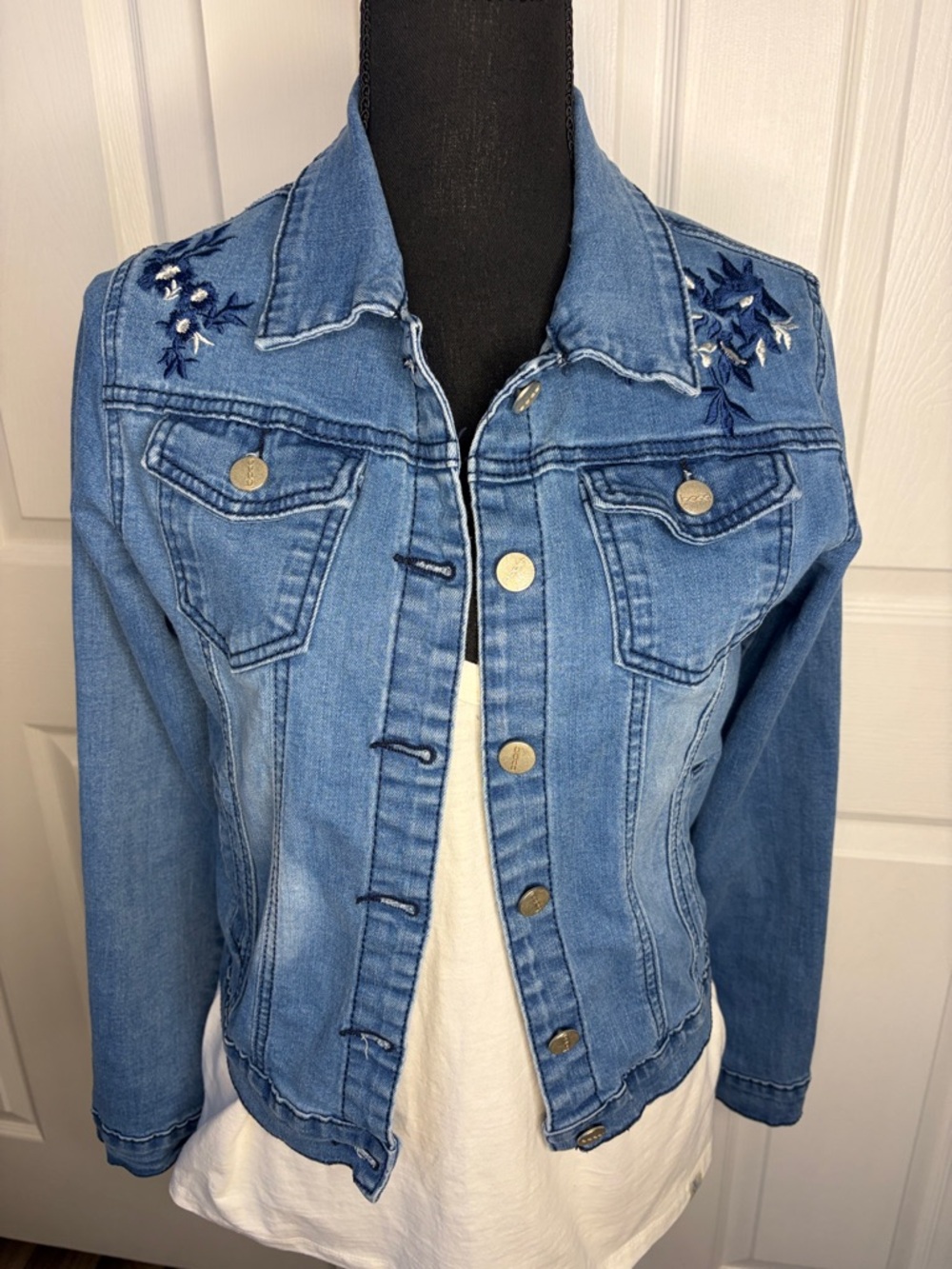 Bacci Embroidered Light Blue Denim Jacket size medium